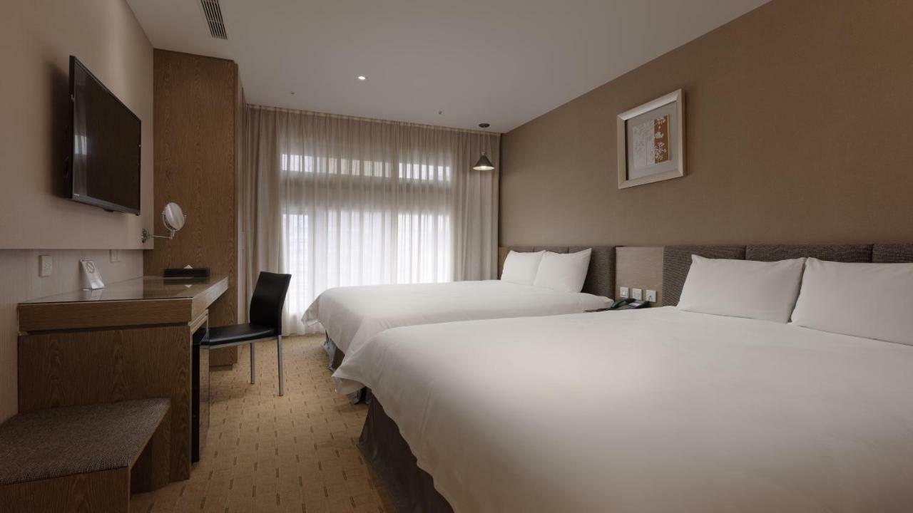 Fine Hotel Kaohsiung Esterno foto